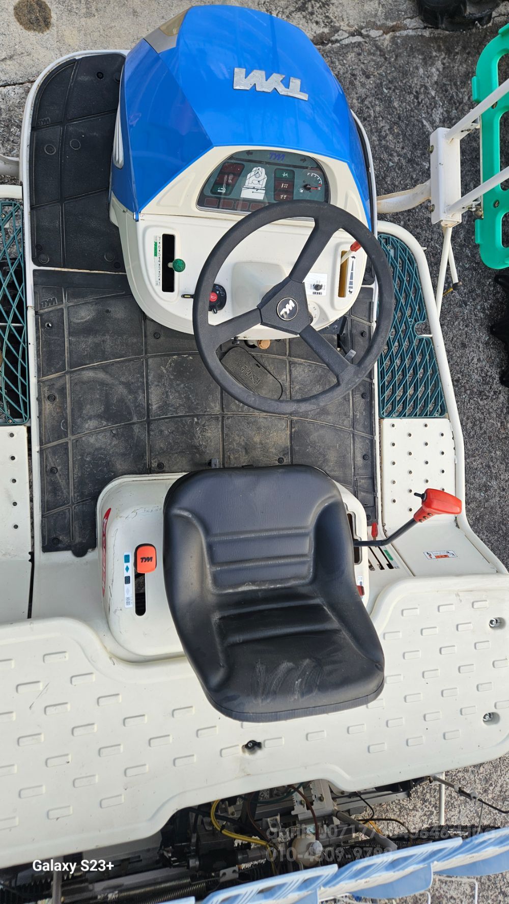 TYM Rice transplanter PRO600 (6Rows) 뒤우측면