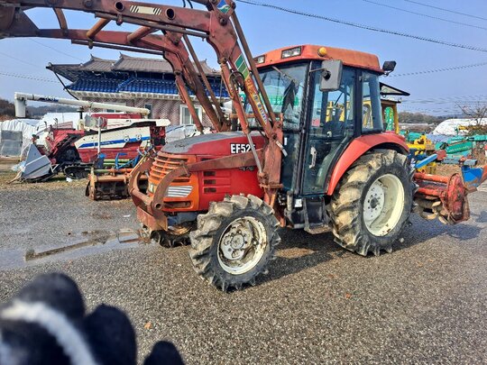 국제 트랙터 EF525 (52마력) 앞좌측면