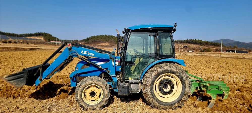 LS 트랙터 XU6168 (68.9마력) 뒤우측면