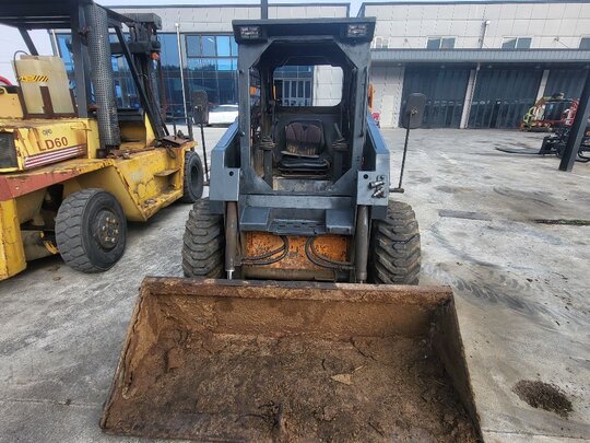  Skid steer loader SSL6800  앞좌측면