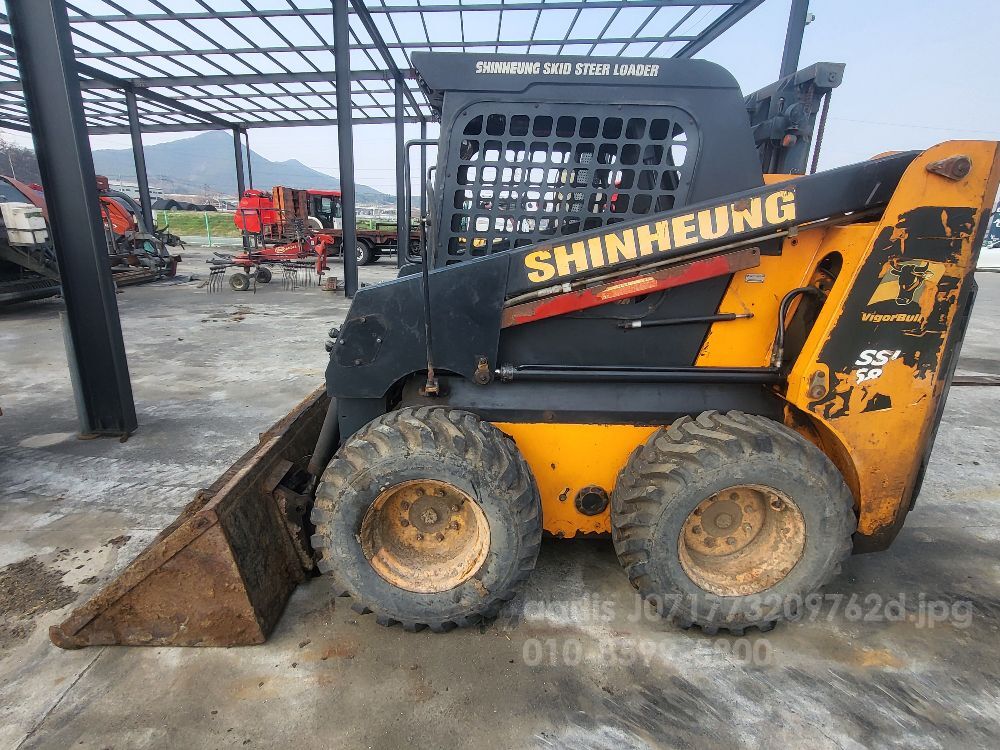  Skid steer loader SSL6800  뒤우측면