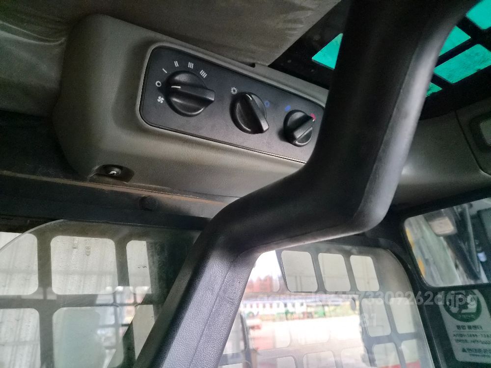  Skid steer loader 스키드로더  뒤우측면