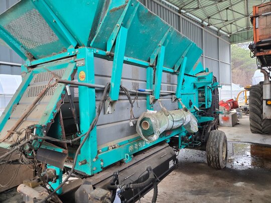 다까 다까기타 옥수수베일러 MR1000 앞좌측면