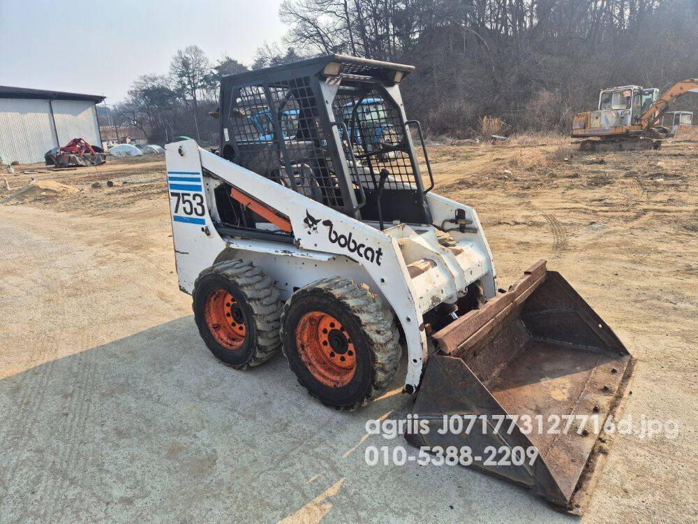  Skid steer loader 753  뒤우측면