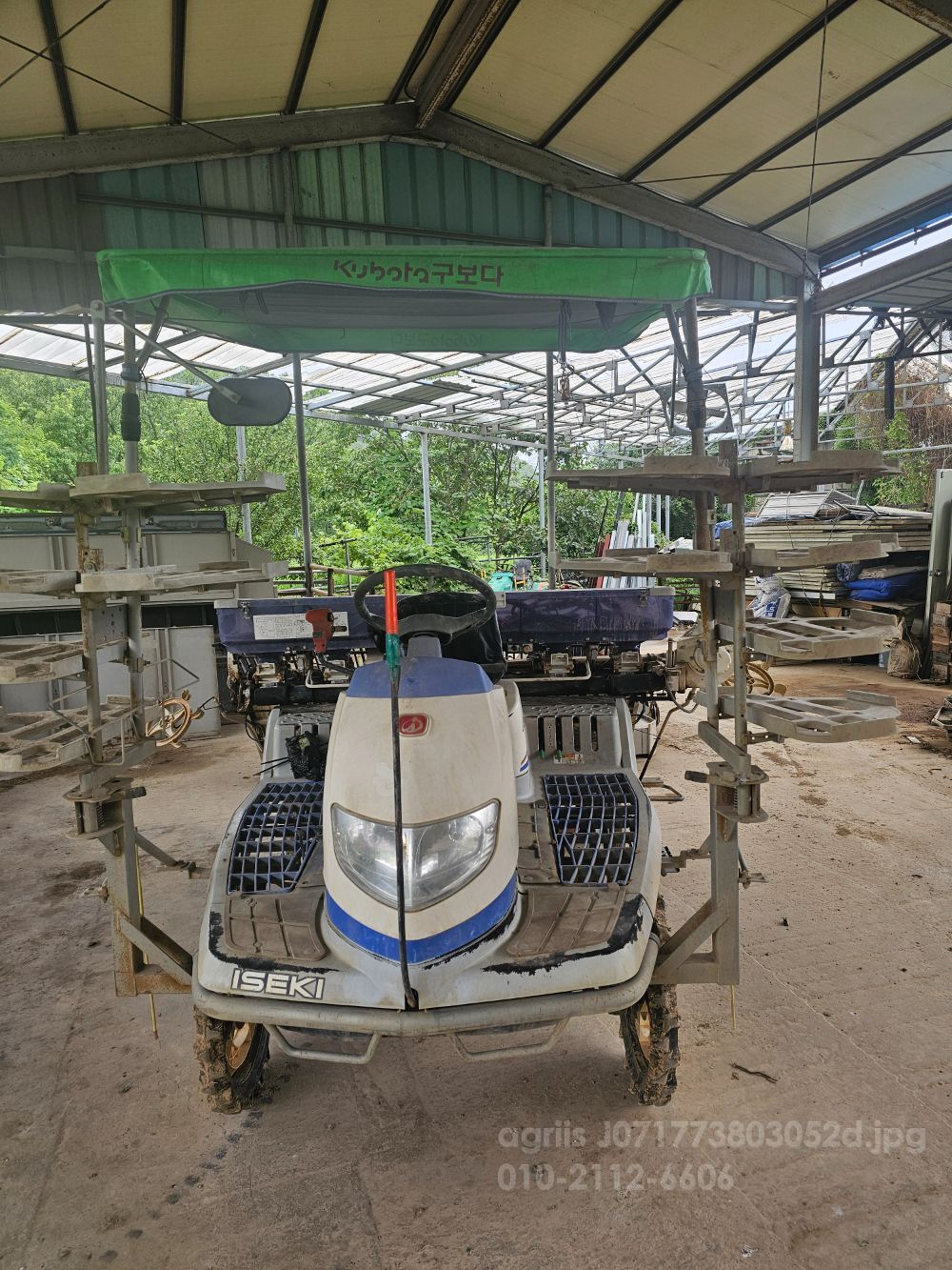 TYM Rice transplanter PZ60 (6Rows) 뒤우측면