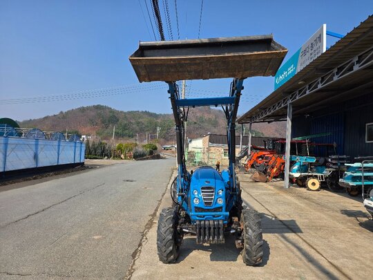 LS Tractor XR4155 (55.7hp) 앞좌측면