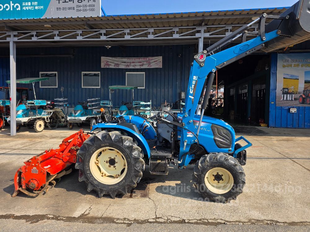 LS Tractor XR4155 (55.7hp) 뒤우측면
