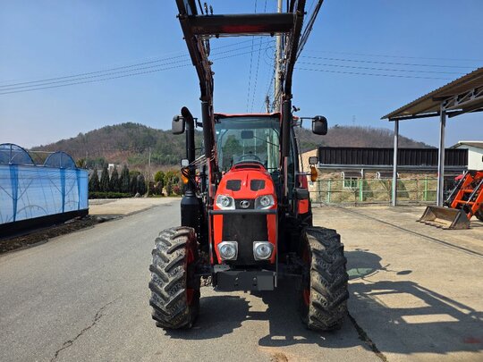 Kubota Tractor M6-108 (116hp) 앞좌측면