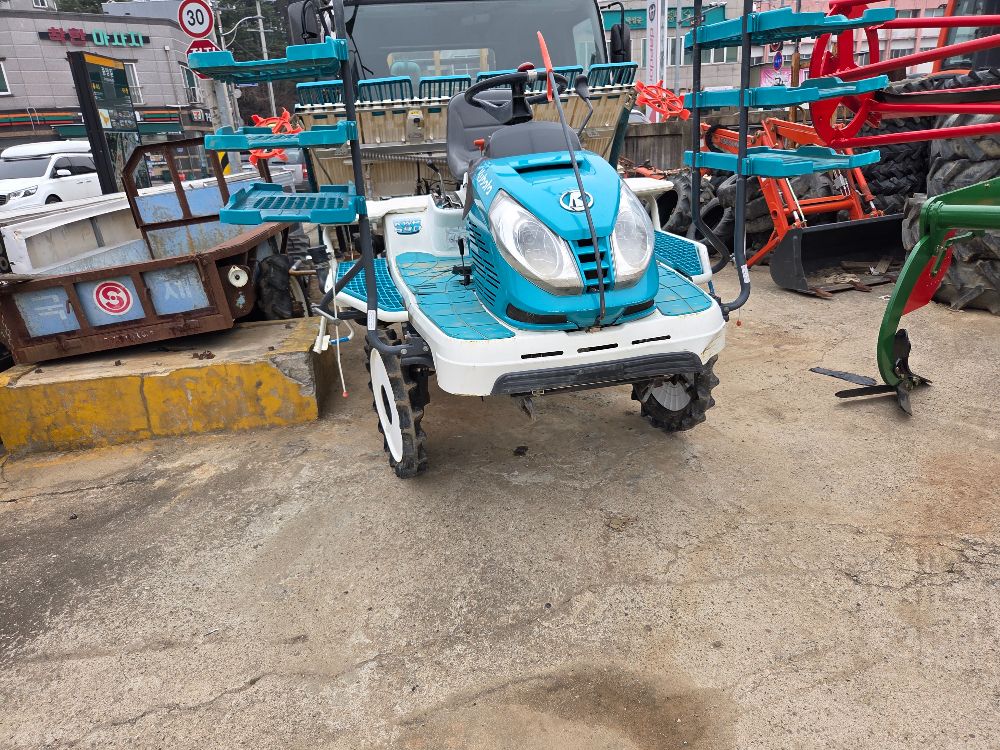 구보다 이앙기 KWP69DF (6조식) 앞좌측면