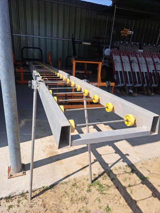  모이송기 모이송기  앞좌측면