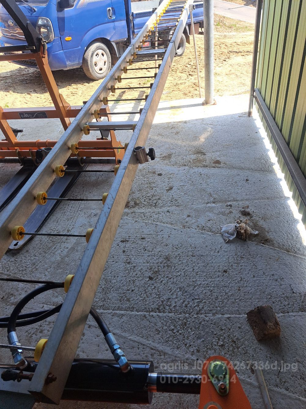  모이송기 모이송기  뒤우측면