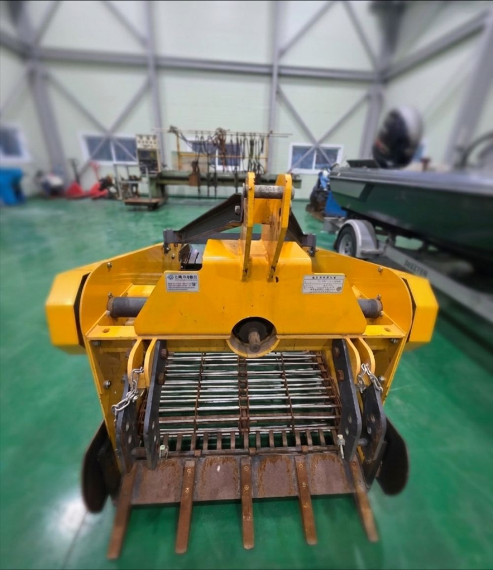  뿌리작물 수확기 DR-1000S  앞좌측면