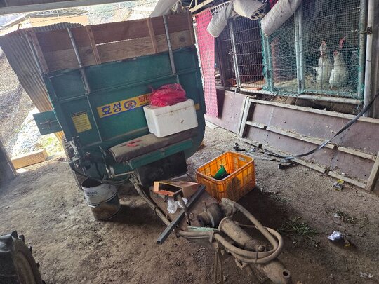 효성퇴비살포기 퇴비살포기 효성경운기용살포기 앞좌측면