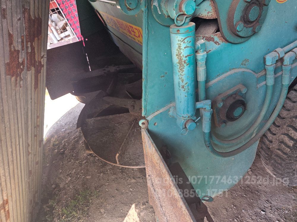 효성퇴비살포기 퇴비살포기 효성경운기용살포기 뒤우측면