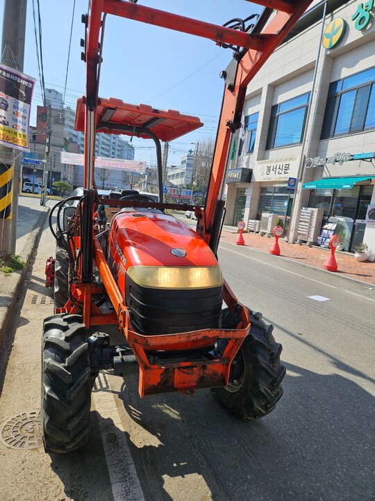 Daedong Tractor D400  앞좌측면