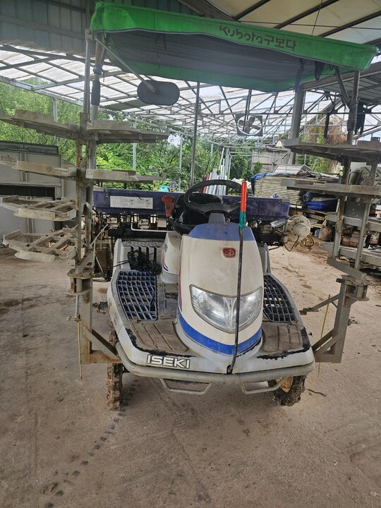 TYM Rice transplanter PZ60HG (6Rows) 앞좌측면