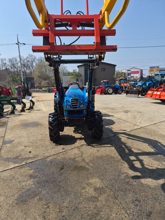 LS Tractor MT3.52 (52hp) 앞좌측면