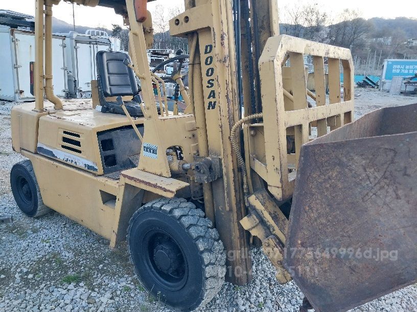  Forklift 대우두산Fd25 (2.5톤) 뒤우측면
