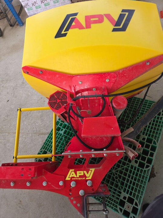 페라리 파종기 APV500M2 앞좌측면