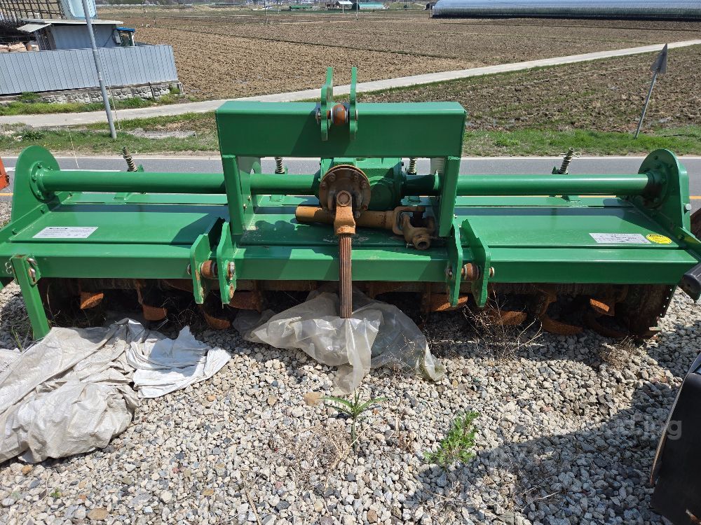  Rotavator WR2600 (경폭260cm) 뒤우측면