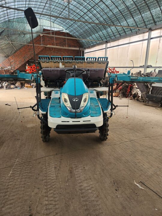 Kubota Rice transplanter KZP67FR (6Rows) 앞좌측면