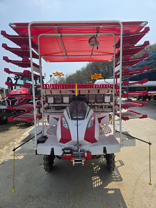 Yanmar Rice transplanter YR8DZ-F (8Rows) 앞좌측면