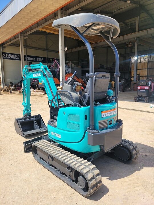 Excavator SK17SR (1.7톤) 앞좌측면