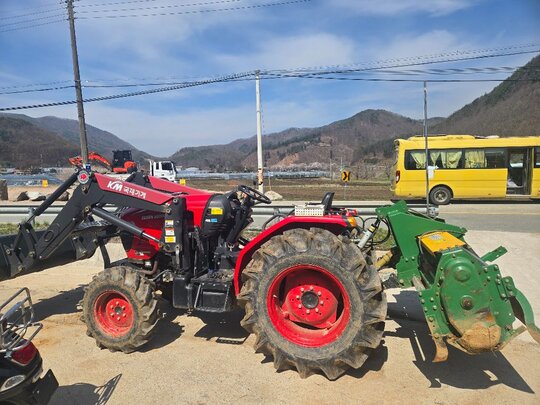 Kukje Tractor LUXEN6000 (60hp) 앞좌측면