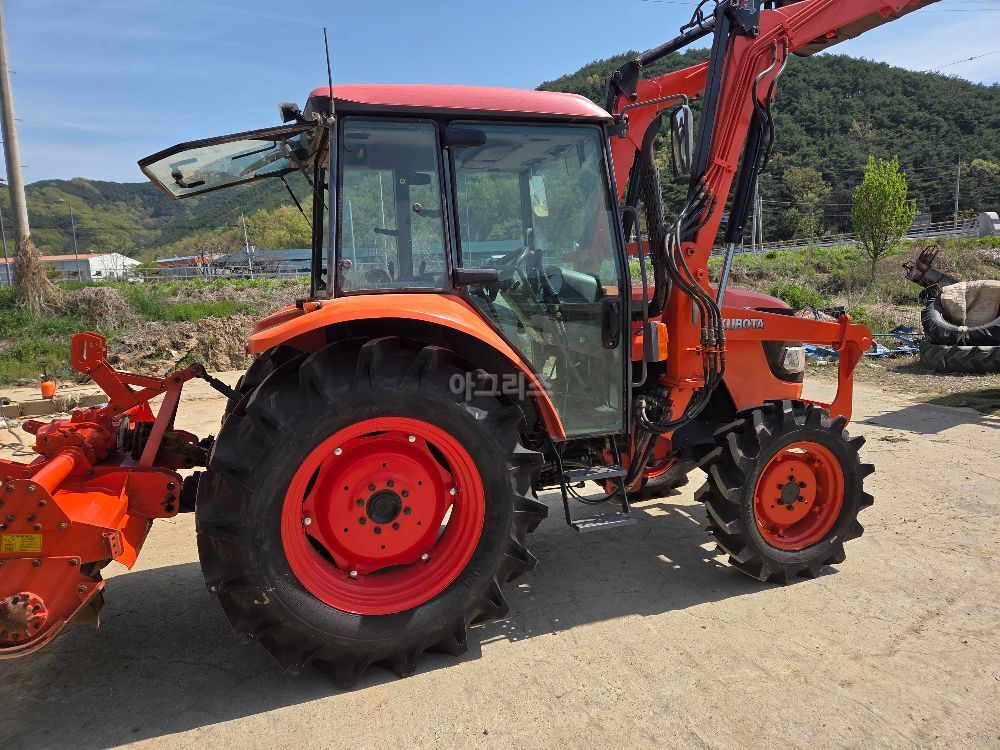Kubota Tractor MZ553 (55hp) 뒤우측면