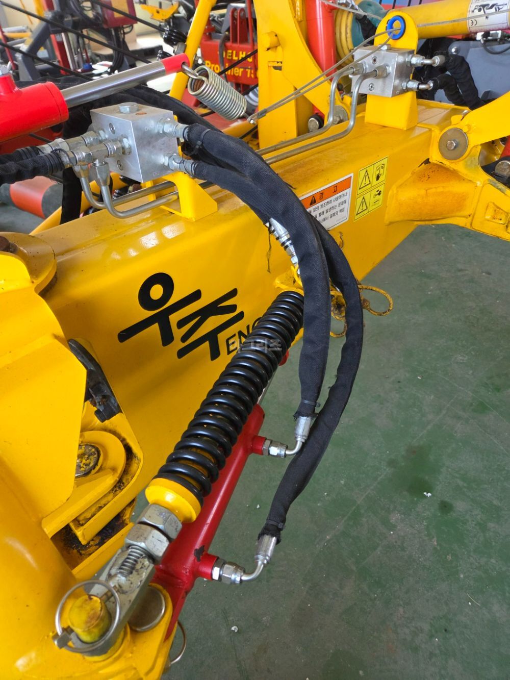 LS Rake BRK480  뒤우측면