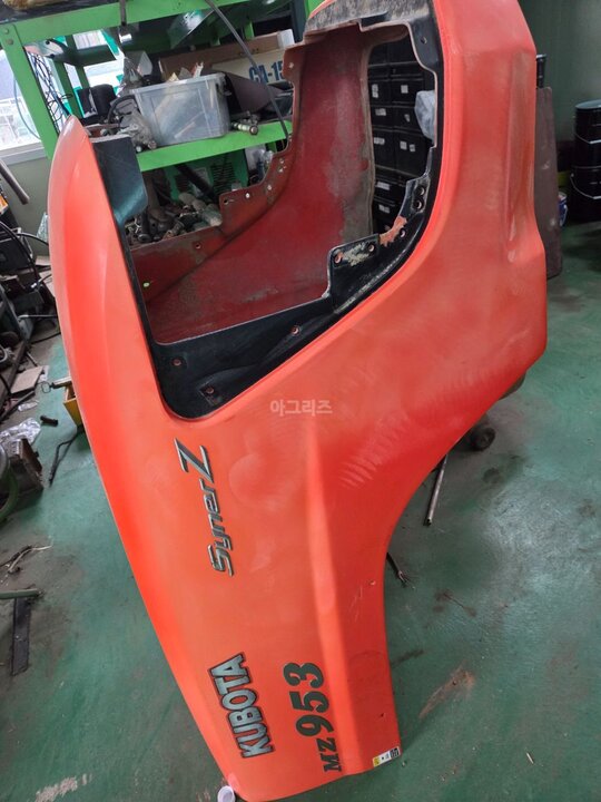 Kubota Tractor MZ953 (95hp) 앞좌측면