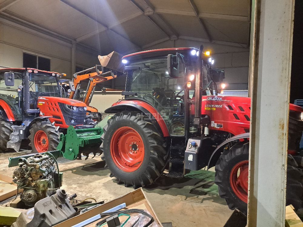 국제 트랙터 LUXEN1100E (111마력) 뒤우측면