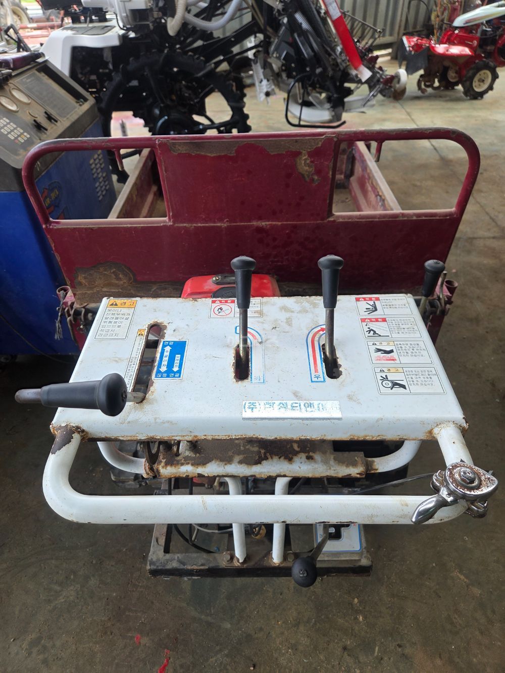 한성 운반차 유압덤프 한성동력 운반차  한성 동력 운반차 뒤우측면