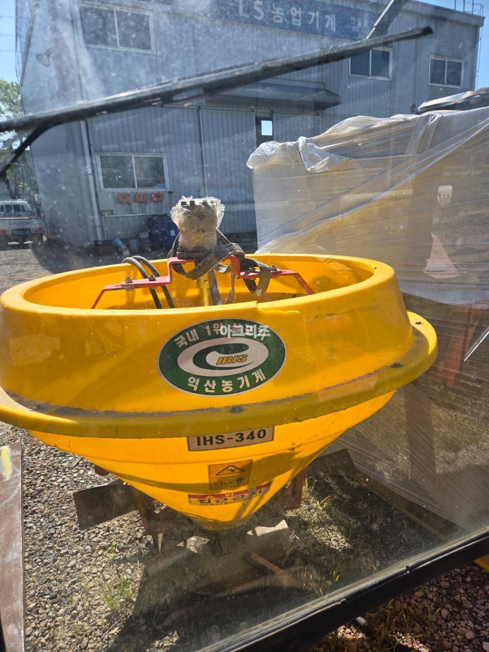  비료살포기 IHS-340 뒤우측면