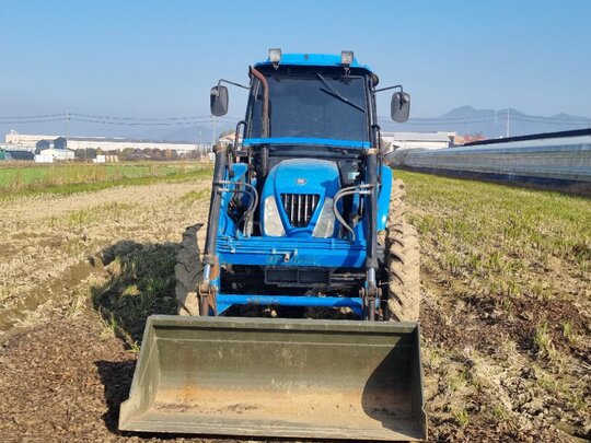 LS 트랙터 U62 (62마력) 앞좌측면