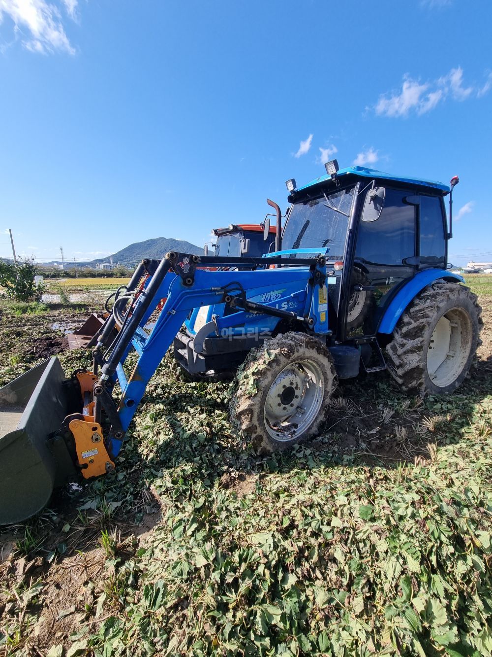 LS 트랙터 U62 (62마력) 뒤우측면