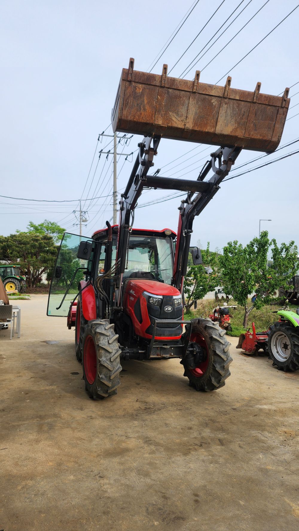 Kukje Tractor LUXEN750 (75hp) 뒤우측면
