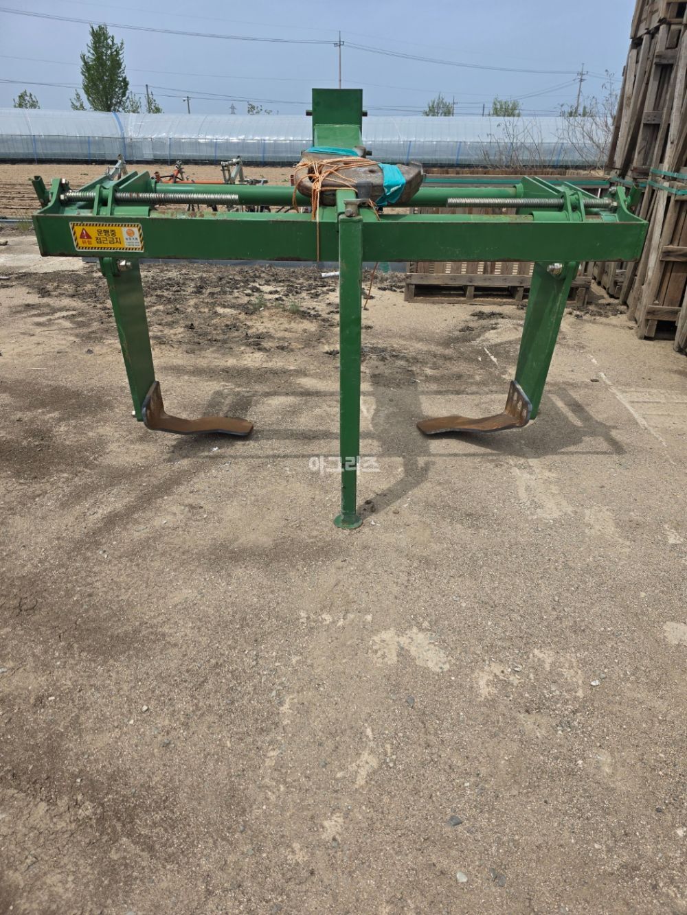 아세아승용관리기용 단무지 수확기 땅속작물 수확기 땅속작물수확기 뒤우측면