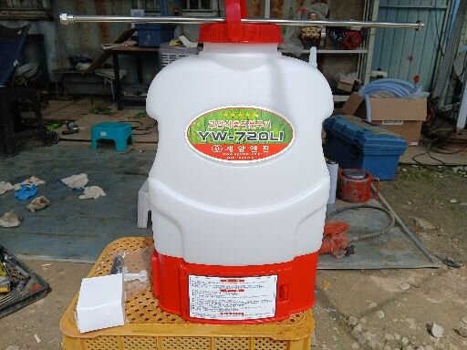  계양충전식분무기입니다 YW-720LI  앞좌측면