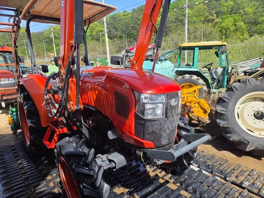 Kubota Tractor L54K (55.9hp) 앞좌측면