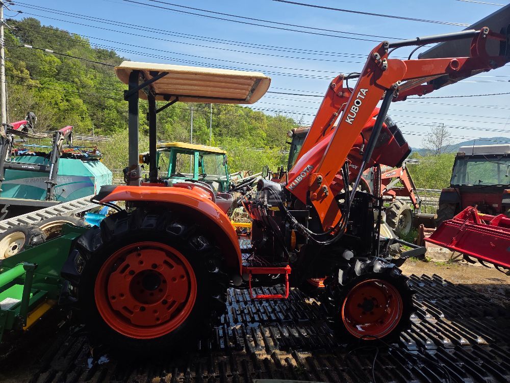 Kubota Tractor L54K (55.9hp) 뒤우측면