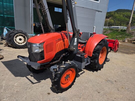 Kubota Tractor L45K (47.5hp) 앞좌측면