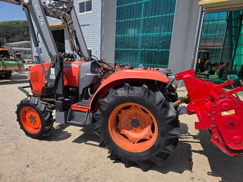 Kubota Tractor L45K (47.5hp) 뒤우측면