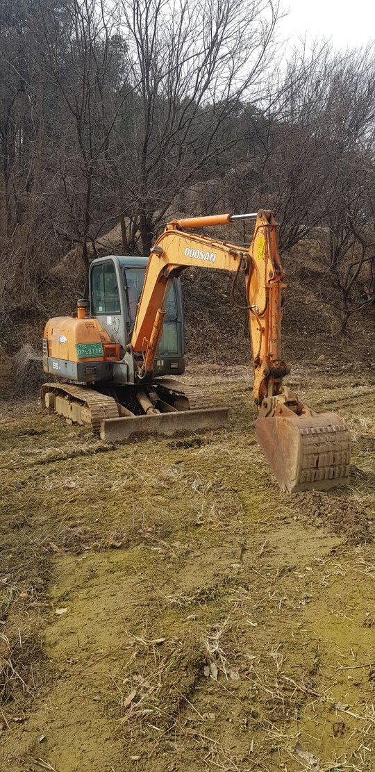 대우55v 굴삭기 55V (5.5톤) 앞좌측면