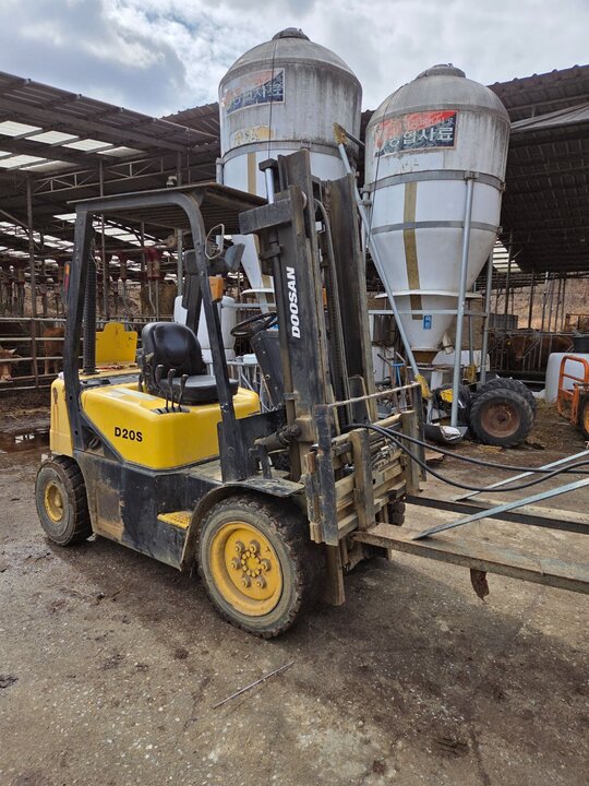 대우두산지게차입 지게차 D20S (2.0톤) 앞좌측면