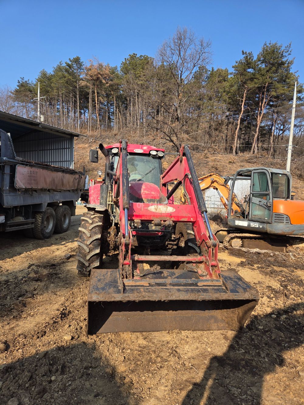 TYM 트랙터 TS125 (129마력) 뒤우측면