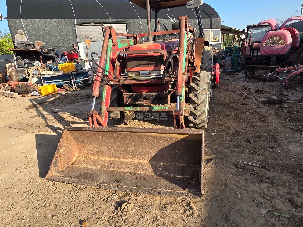 LS Tractor LG47마력 (47hp) 뒤우측면