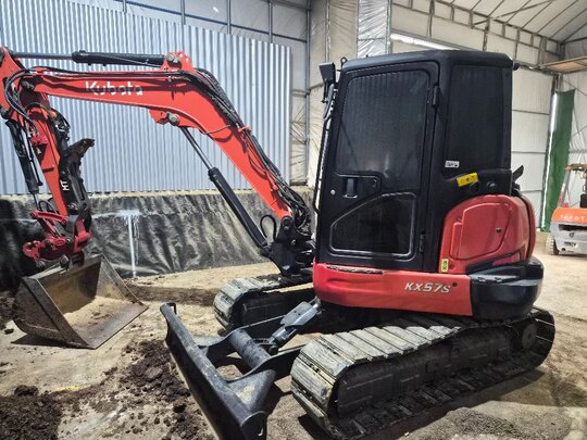 구보다 굴삭기 KX57S (5.7톤) 앞좌측면