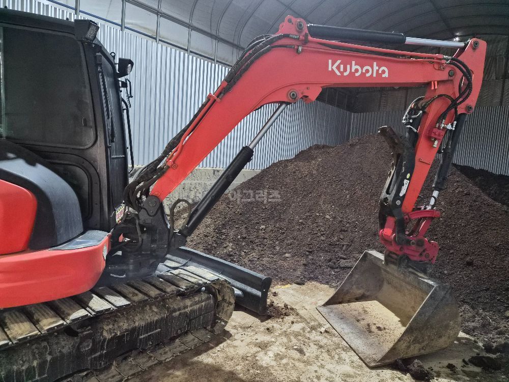 구보다 굴삭기 KX57S (5.7톤) 뒤우측면