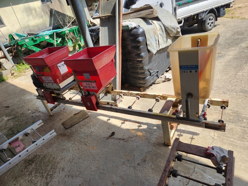  파종기 JK-2002형  뒤우측면